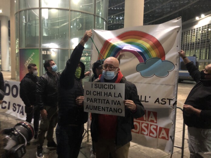 È giunto il momento di cambiare tattica e anche Governo