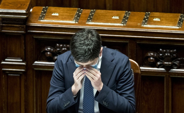 L'ambiguità del ministro Speranza sul vaccino