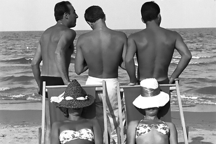 Un secolo di storia d’Italia cantato sotto gli ombrelloni