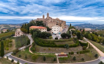 Maggio a Cossignano: paesaggio, arte e natura