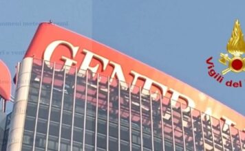Paura a Milano: collassa insegna delle Generali sulla Torre Hadid