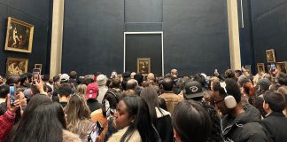Al Louvre vince il telefonino. La sala di Monna Lisa è un caos