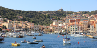 La Maddalena e la sua identità che respira mare e memoria