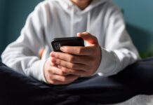 Uso dei social dai 15-16 anni: la sfida a Bruxelles