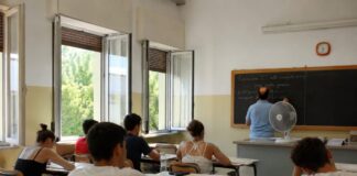 Aule calde, rischio malori alla riaperture delle scuole