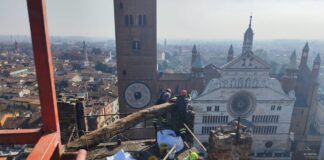 I Vigili del Fuoco mettono in sicurezza la Torre Civica di Cremona