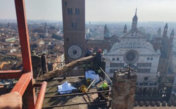 I Vigili del Fuoco mettono in sicurezza la Torre Civica di Cremona