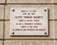 La memoria incisa nella pietra: cosa raccontano le targhe delle nostre città
