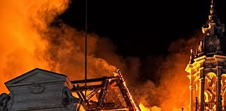 Attacco al cuore di Limoges: devastato dalle fiamme lo storico Hôtel de Ville