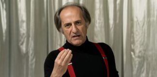 Addio a Bracardi, l’eterno bambino impunito della comicità in TV